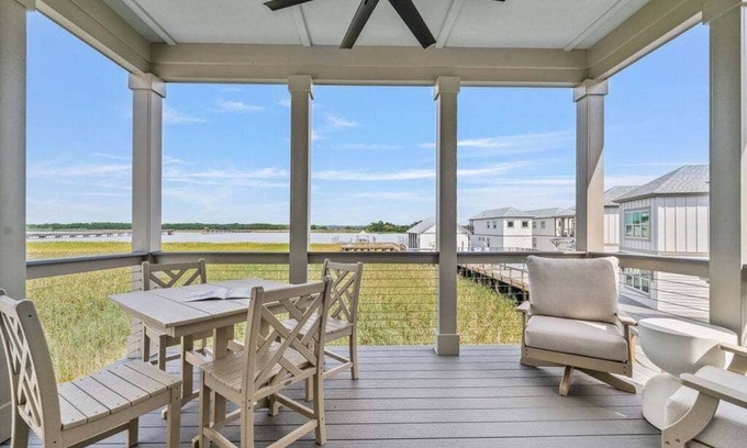 Georgetown Haus | Dock and Dwell at the Winyah Bay Club, Pool, Outdoor Lounge/Grill and Boat Slip included!