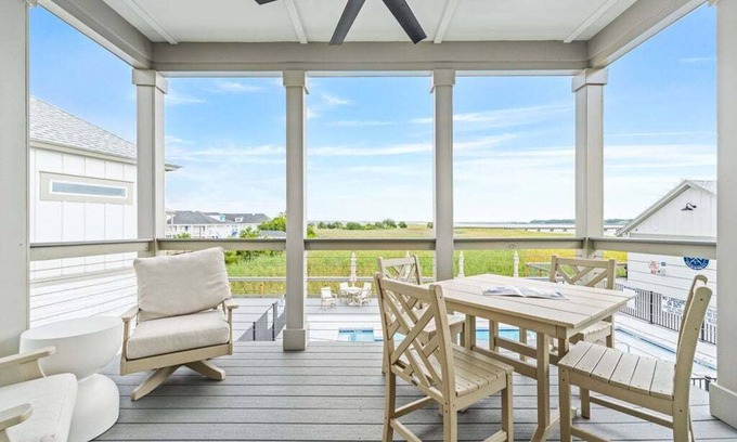 Georgetown Haus | Dock and Dwell at the Winyah Bay Club, Pool, Outdoor Lounge/Grill and Boat Slip included!