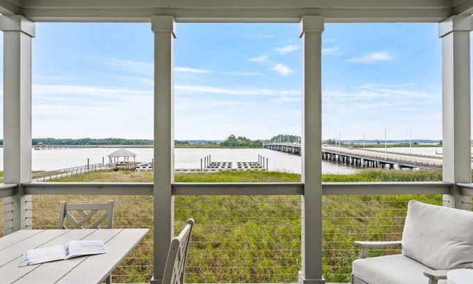 Georgetown Haus | Dock and Dwell at the Winyah Bay Club, Pool, Outdoor Lounge/Grill and Boat Slip included!