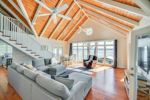 Groveoak Haus | Dock and Panoramic Views Guntersville Lake Retreat!