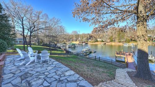 Westport Haus | Dock Days by AvantStay Swimming Platform Dock