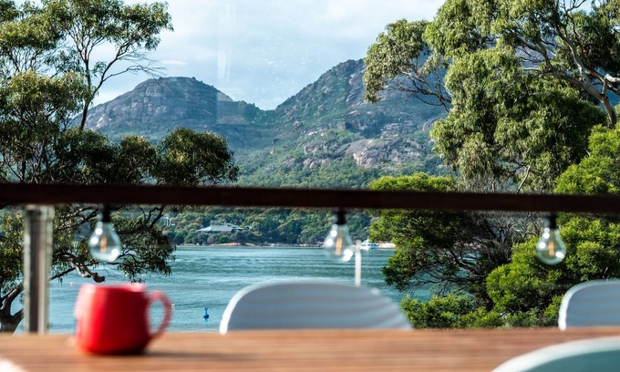Coles Bay Haus | Dock of the Bay
