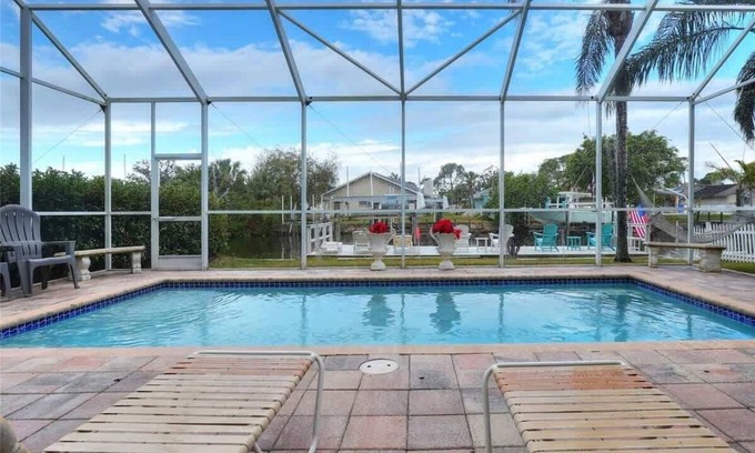 Sea Colony Haus | Dockside Nook | Waterfront, Dock, Heated Pool