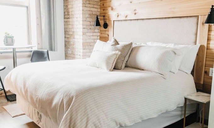 Canal Park Eigentumswohnung | Dockside Suite 1 | The Brix | Pool in Canal Park!