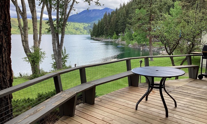 Joseph Kabine | Dog-friendly & attractive lakefront house with water views & washer/dryer