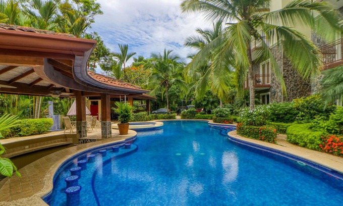 Herradura Eigentumswohnung | Dog-friendly condo with balcony, AC, WiFi, & pool - near downtown Jaco & beach