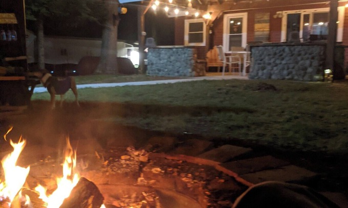 Harrison Hütte | Dog friendly cozy red cottage near lakes and trails