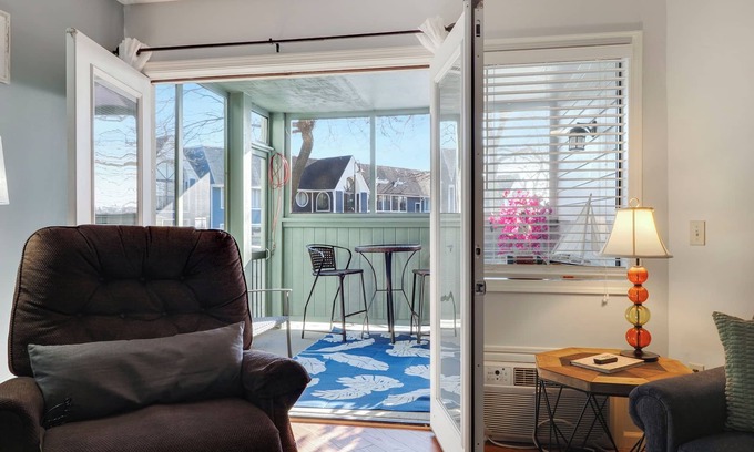 Charlevoix Eigentumswohnung | Handicap Erreichbar mit Luxusattraktivität in der Innenstadt von Charlevoix!