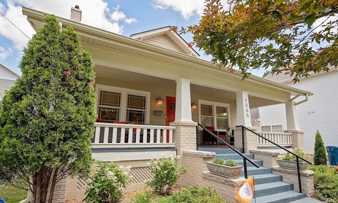 Rountree Wohnung | Historic Home Near MSU | Fenced Yard | Fire Pit | Family & Pet-Friendly