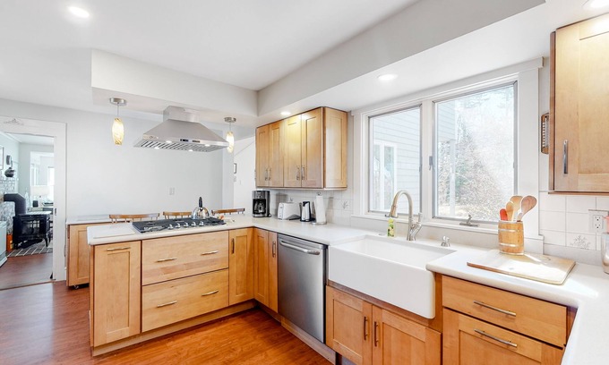 Port Clyde Haus | Dog-Friendly Family House w/Private Washer and Dryer, Free WiFi, & Bay Views