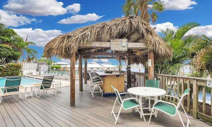 Meadows Eigentumswohnung | "Dominica" Key West 2BR Dock, Pool, Pet-Friendly