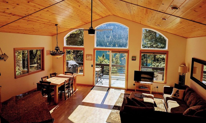 Truckee Haus | Großes LAKEVIEW-Deck - 25% Rabatt für> 7 Tage - genießen Sie Skiing & Donner Lake