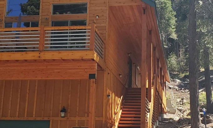 Truckee Wohnung | Donner Lake Studio Apt. FOREST ENVELOPED (quiet). Lake across street. PETS.