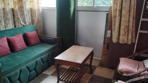 Bullawala Wohnung | Doon Niwas Homestay 2-Bedroom 1st Floor- Mountain view, near main Picnic Spots, comfortable peaceful central Family-friendly