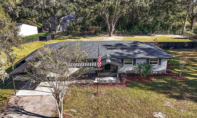 Mount Dora Haus | Dora Ridge Ranch