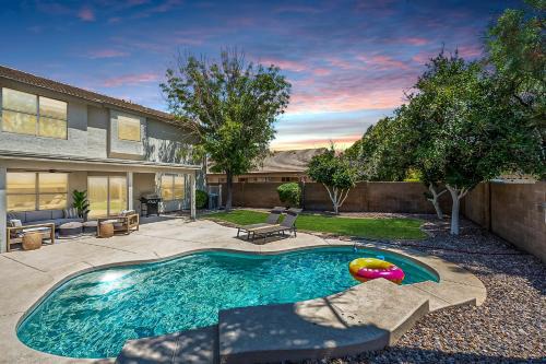 Neely Farms Haus | Dos Palmas - Gilbert Poolside Retreat