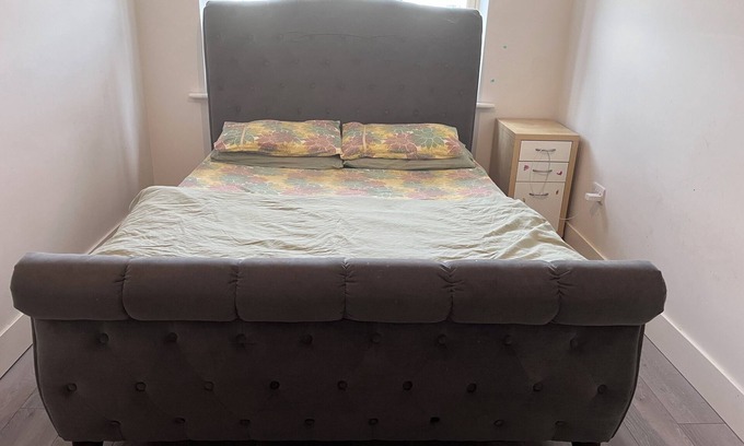 Saggart Bed & Breakfast | Double Bedroom with shared bathroom available to rent - Females only