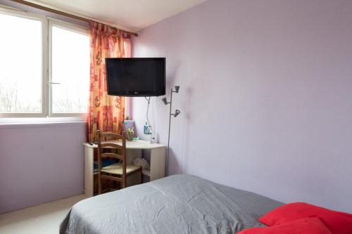 Petit-Ivry Haus | Double bedroom with share bathroom, in Paris area