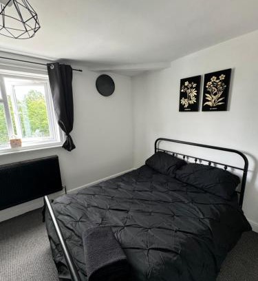 Gloucester Haus | Double Room Located 2 Minutes From Gloucester Royal Hospital