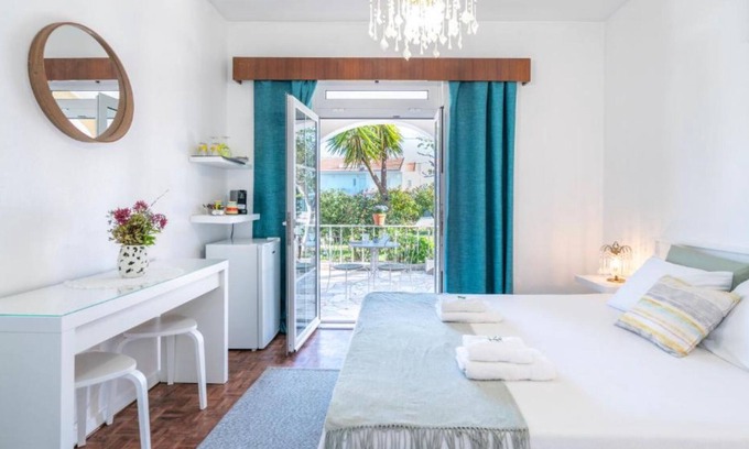 Monte Raposo Haus | Double room with balcony and garden view- 3
