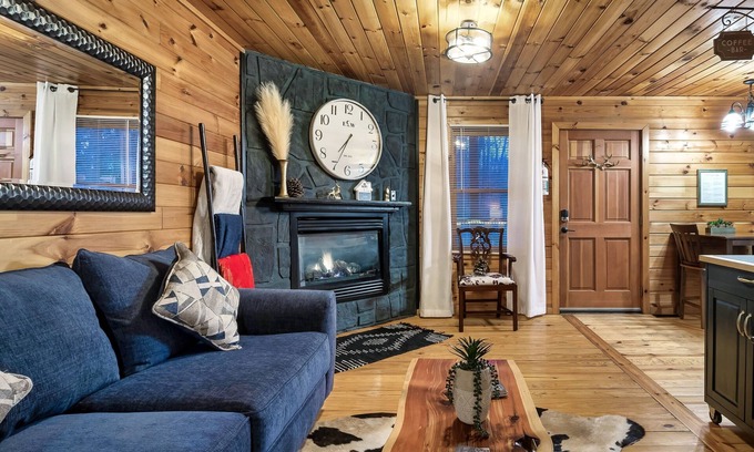 Pigeon Forge Kabine | DoubleDecker🌞2 Private King Suites🌞Hot Tub~5 Mins to DT