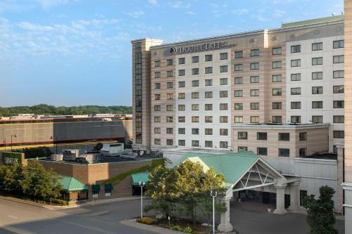 Rosemont Hotel | DoubleTree by Hilton Chicago O'Hare Airport-Rosemont