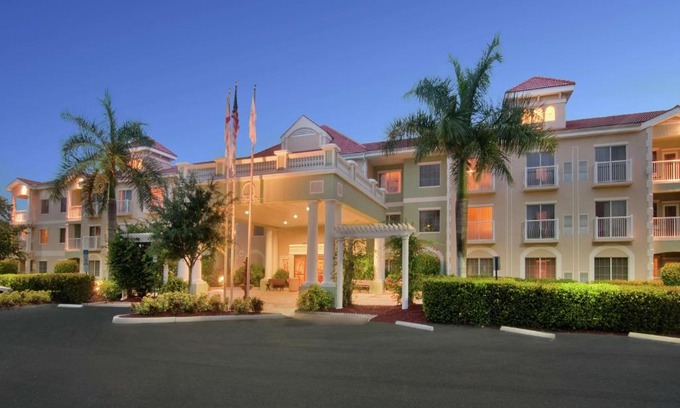 North Naples Hotel | DoubleTree Suites by Hilton Naples