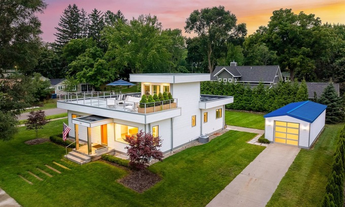 Douglas Haus | Douglas Modern Villa - Steps to downtown | Game RM | Backyard Oasis