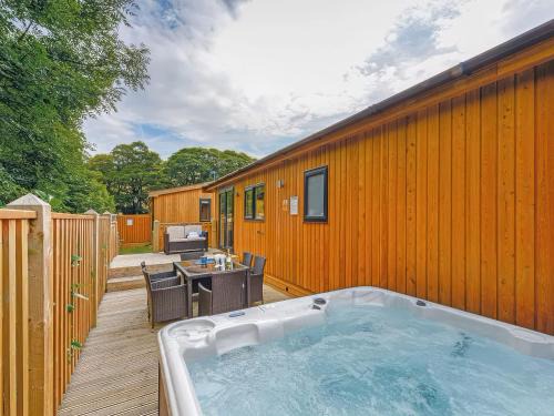 Saddleworth Haus | Dovestone Luxury Lodges sleeps 6 - pet free