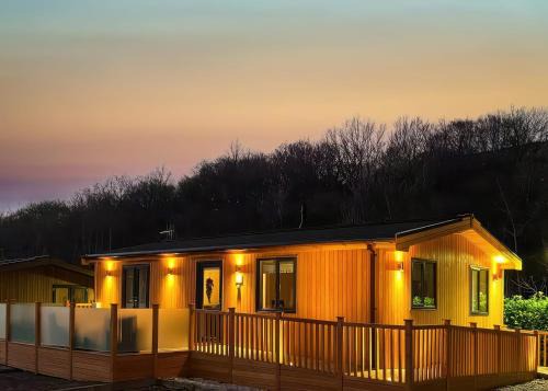 Saddleworth Haus | Dovestone Luxury Lodges sleeps 4 - pets welcome