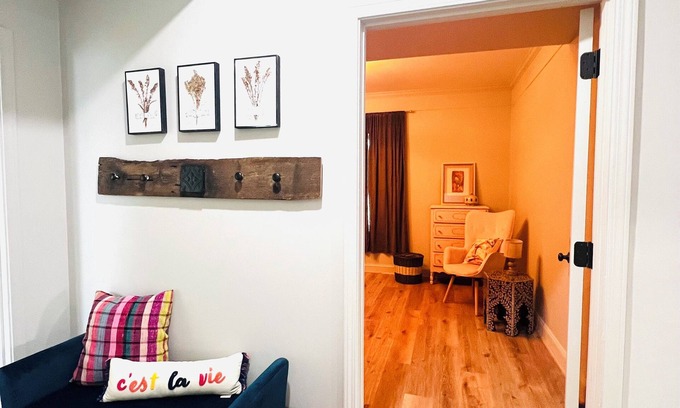 Rome Wohnung | Chic and Eclectic Downtown Rome Retreat, 2 Bedroom/2Bathroom and 2 Sleeper Sofas