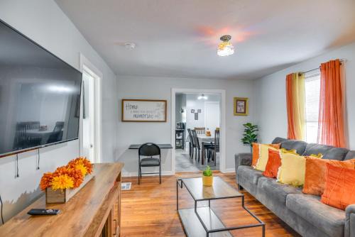 Brockton Wohnung | Downtown Brockton Apt Less Than 1 Mi to Local Dining