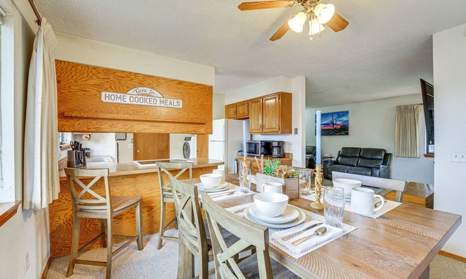 Delta Eigentumswohnung | Downtown Delta Condo ~ 34 Mi to Black Canyon!