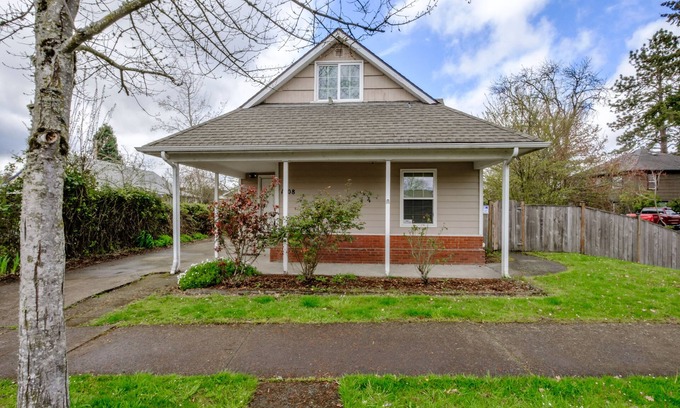 West Eugene Haus | Downtown EUG home Near UO campus & Autzen Stadium