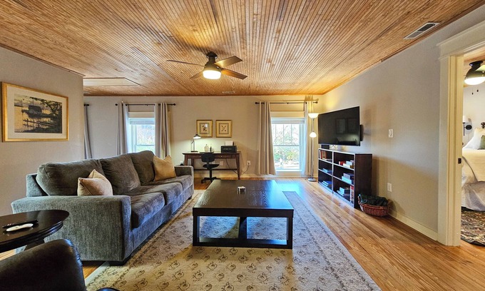 New Bern Wohnung | Downtown Historic New Bern Apartment Next door to Birthplace of Pepsi