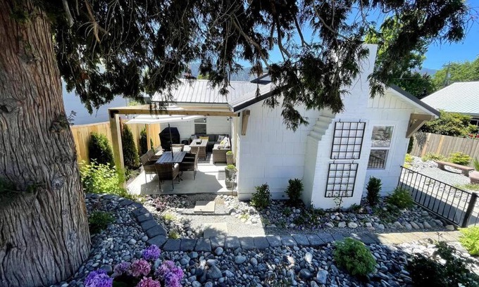 Wapato Point Haus | Downtown Manson convenient cottage 3BR/ 2BA.