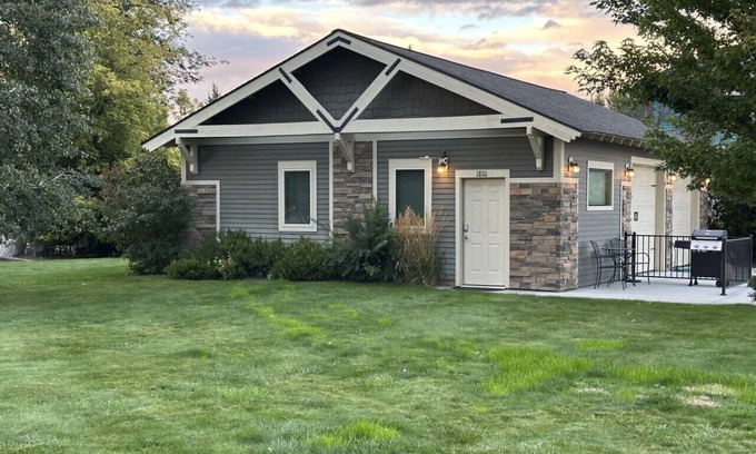 Baker City Wohnung | Downtown Retreat - Cozy Getaway! Studio for 2, Local Golfing 50% Off!