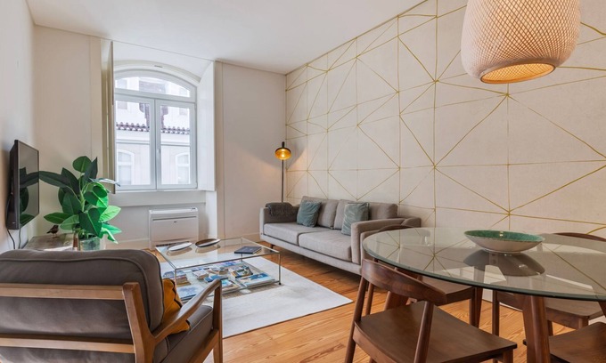 Santa Maria Maior Wohnung | Downtown Sleek Apartment by LovelyStay