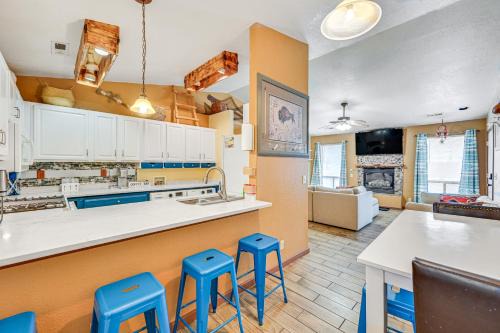 Williams Haus | Downtown Williams Home Walk to Shops and Dining!