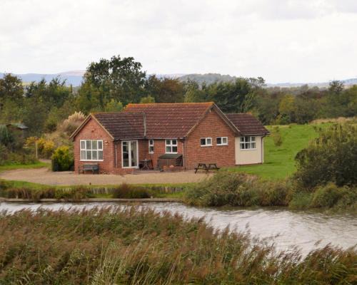 Bridgwater Haus | Dragonfly Stays at Lower Lakes