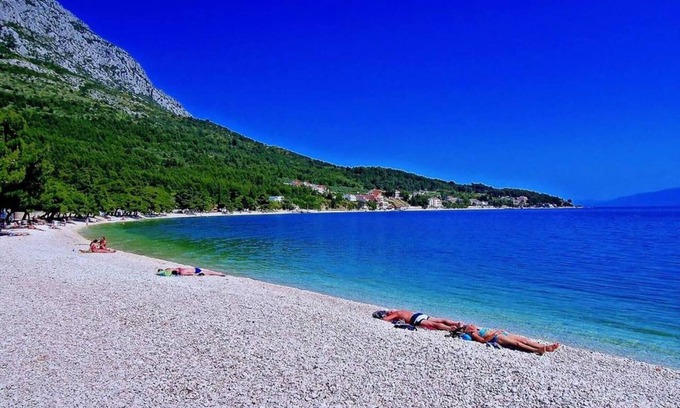 Gradac Wohnung | Strandhaus Ivana Apartment 2 Direkt am Strand, mit Klima, WLAN, Garten