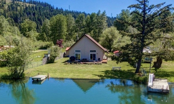 Cle Elum Hütte | “Dreamland” a lakefront house with a beautiful view