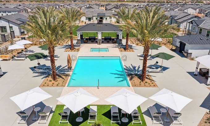 Casa Grande Haus | Dreamlight Modern Home with Pool and BBQ