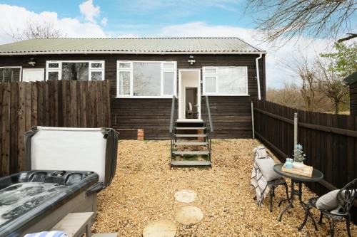 Blandford Saint Mary Haus | Dreamwood - Woodland Cottage with Private Hot Tub