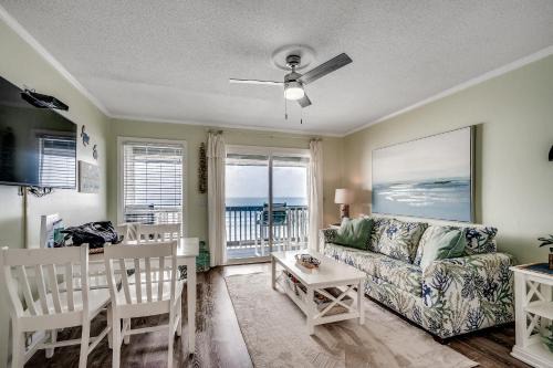 North Myrtle Beach Haus | Drifty Daze Oceanfront Suite w Pool