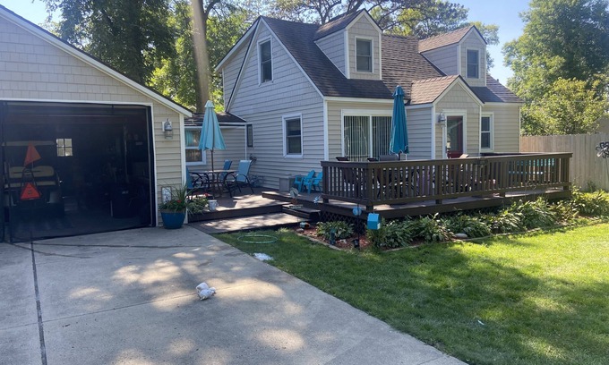 Clear Lake Kabine | Clear Lake Cabin Walking Distance to Downtown, Beach, The Surf!!