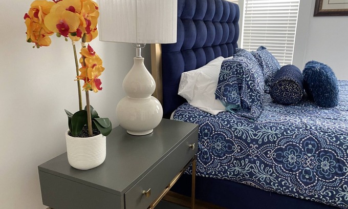 Dubuque Haus | Dubuque Luxury “Hot Tub” Farmers Market