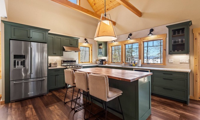 Rangeley Plantation Haus | Duck Duck Moose | New Private Home on Mooselookmeguntic Lake, Private Waterfront