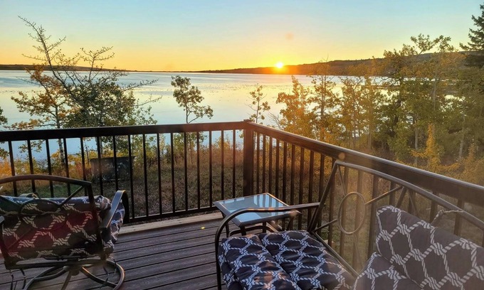 Babb Haus | Duck Lake Frontage, in der Nähe von Babb, Glacier Park, St. Marys, Viel Gletscher, Waterton Pk