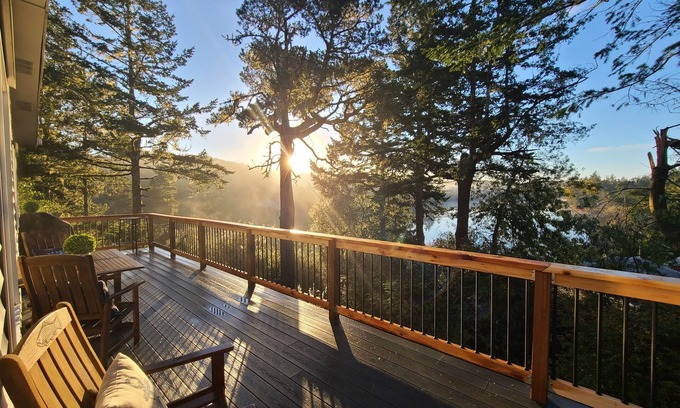 Saunders Lake Haus | DUNEHAVEN OVERLOOK Direct Dune Access, Lakefront Solitude on the Oregon Coast
